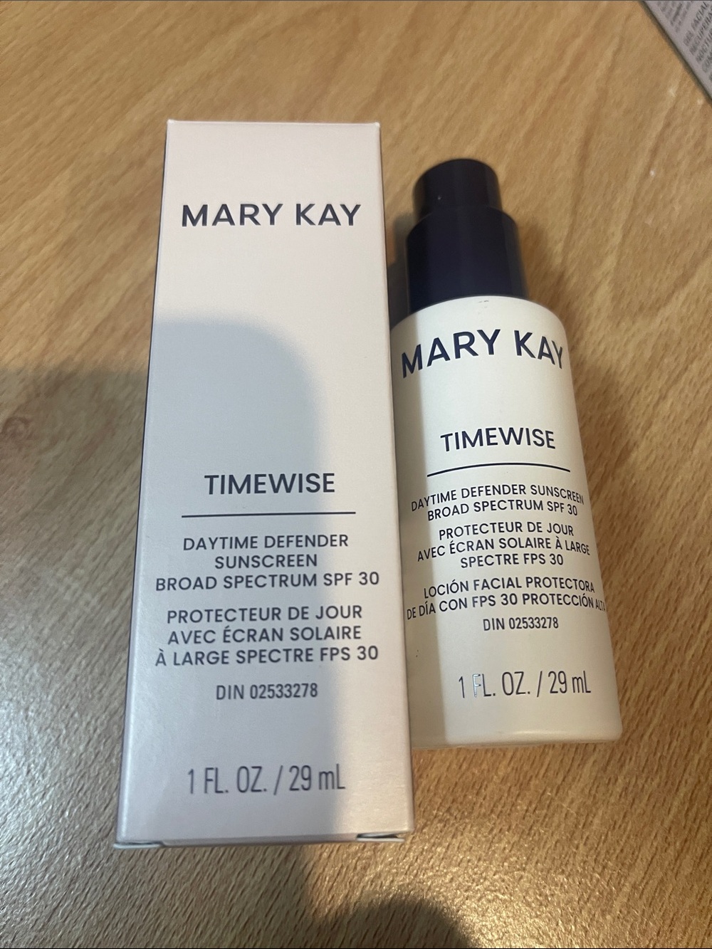 Mary Kay TimeWise Daytime Defender SPF 30 Sunscreen — White Bottle, Black Cap